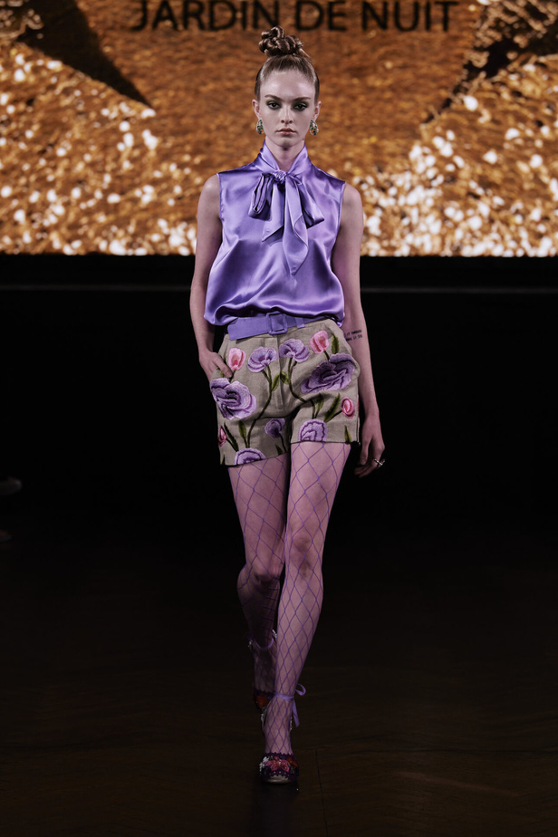 حديقة من الأزهار الملونة في تصاميم "نعيم خان" ضمن أسبوع الموضة في نيويورك