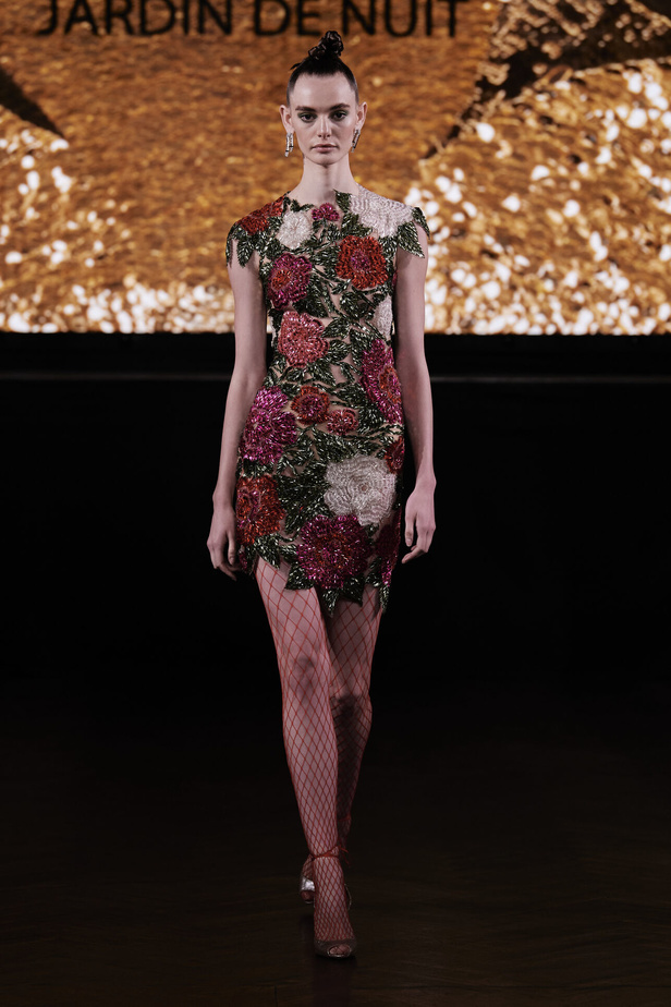 حديقة من الأزهار الملونة في تصاميم "نعيم خان" ضمن أسبوع الموضة في نيويورك