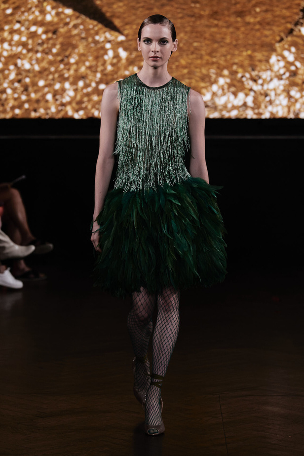 حديقة من الأزهار الملونة في تصاميم "نعيم خان" ضمن أسبوع الموضة في نيويورك