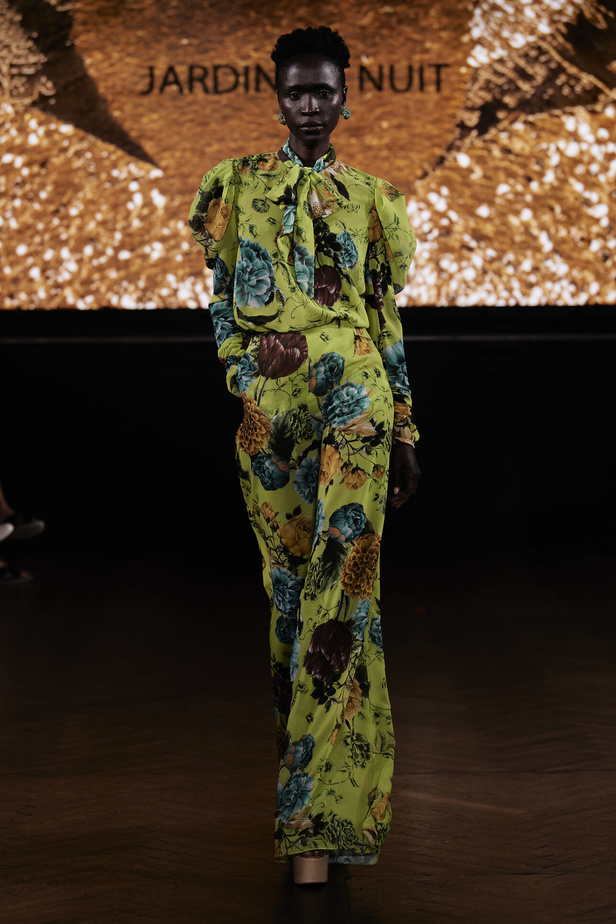 حديقة من الأزهار الملونة في تصاميم "نعيم خان" ضمن أسبوع الموضة في نيويورك