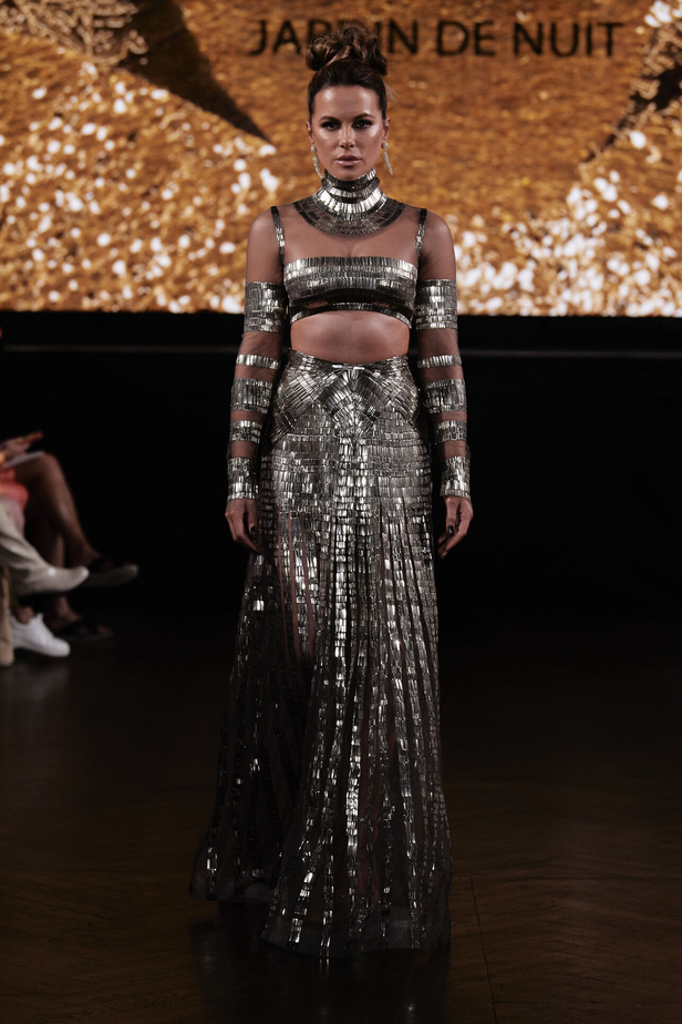 حديقة من الأزهار الملونة في تصاميم "نعيم خان" ضمن أسبوع الموضة في نيويورك