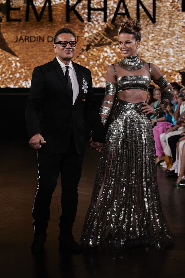 حديقة من الأزهار الملونة في تصاميم "نعيم خان" ضمن أسبوع الموضة في نيويورك