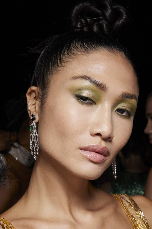 حديقة من الأزهار الملونة في تصاميم "نعيم خان" ضمن أسبوع الموضة في نيويورك