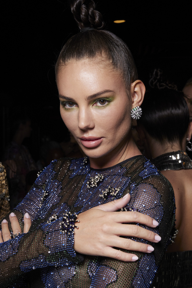 حديقة من الأزهار الملونة في تصاميم "نعيم خان" ضمن أسبوع الموضة في نيويورك