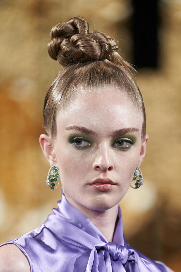 حديقة من الأزهار الملونة في تصاميم "نعيم خان" ضمن أسبوع الموضة في نيويورك