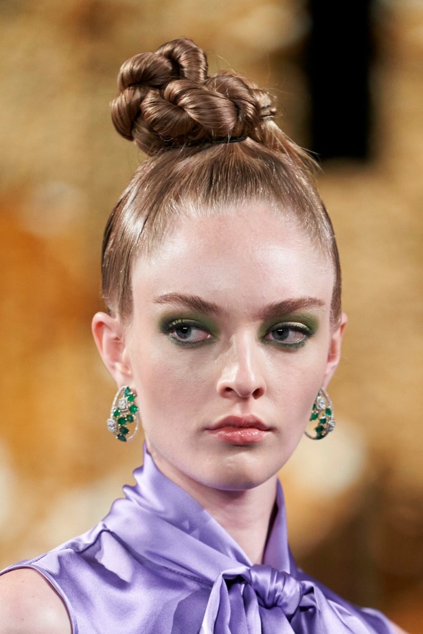 حديقة من الأزهار الملونة في تصاميم "نعيم خان" ضمن أسبوع الموضة في نيويورك