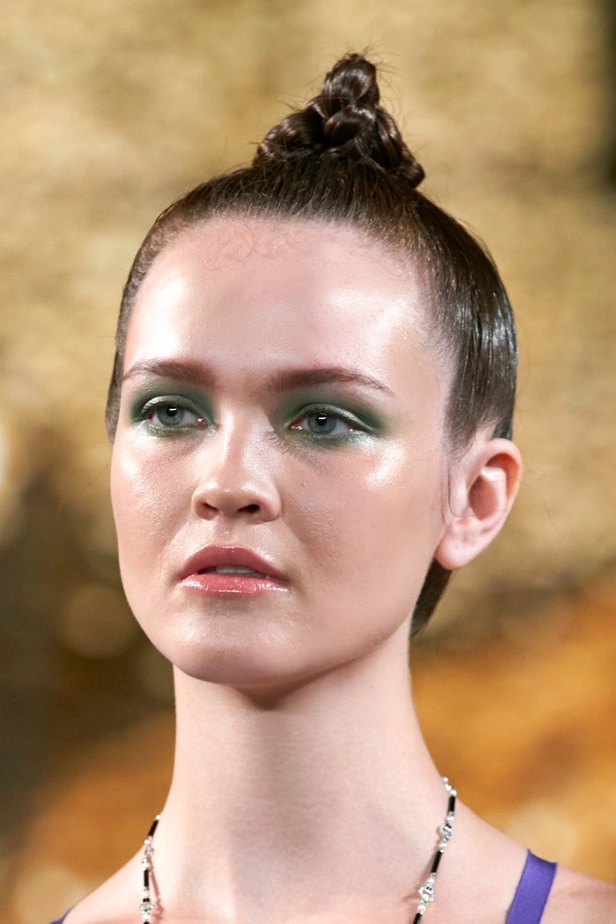 حديقة من الأزهار الملونة في تصاميم "نعيم خان" ضمن أسبوع الموضة في نيويورك