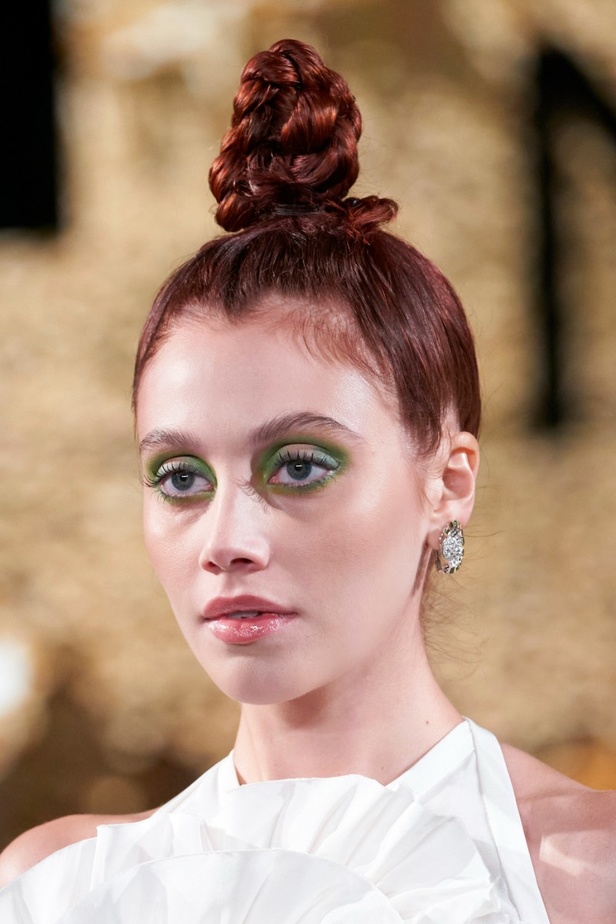 حديقة من الأزهار الملونة في تصاميم "نعيم خان" ضمن أسبوع الموضة في نيويورك