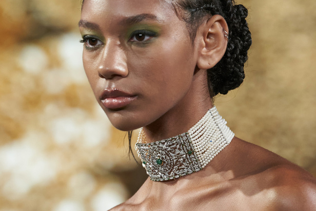 حديقة من الأزهار الملونة في تصاميم "نعيم خان" ضمن أسبوع الموضة في نيويورك