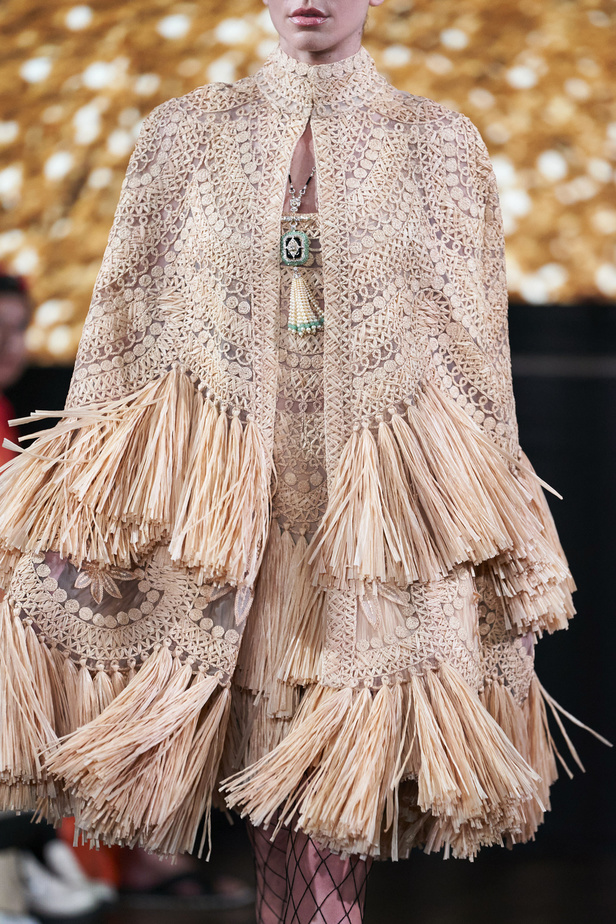 حديقة من الأزهار الملونة في تصاميم "نعيم خان" ضمن أسبوع الموضة في نيويورك