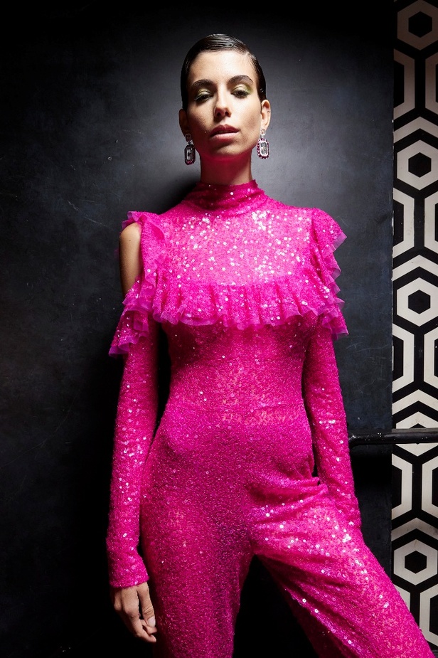 حديقة من الأزهار الملونة في تصاميم "نعيم خان" ضمن أسبوع الموضة في نيويورك