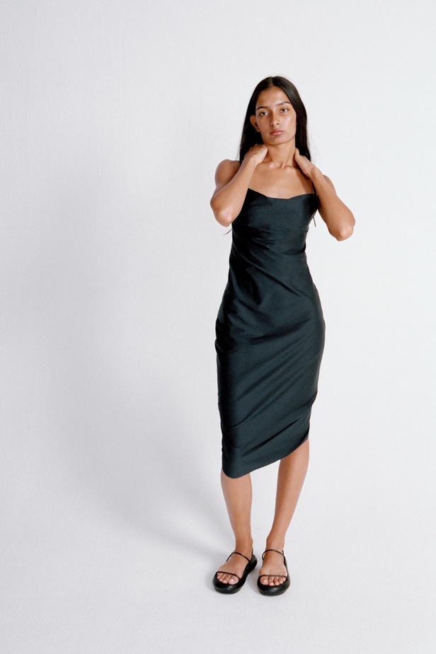 مجموعة Noon By Noor لربيع 2023 إطلالات بسيطة لكن غنية بالتفاصيل غير المتوقعة