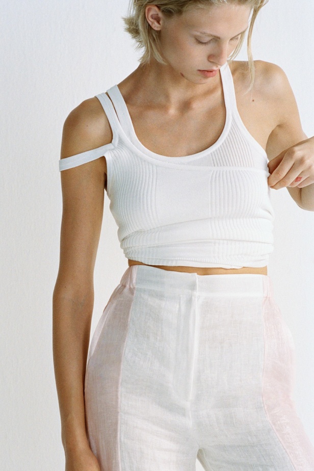 مجموعة Noon By Noor لربيع 2023 إطلالات بسيطة لكن غنية بالتفاصيل غير المتوقعة