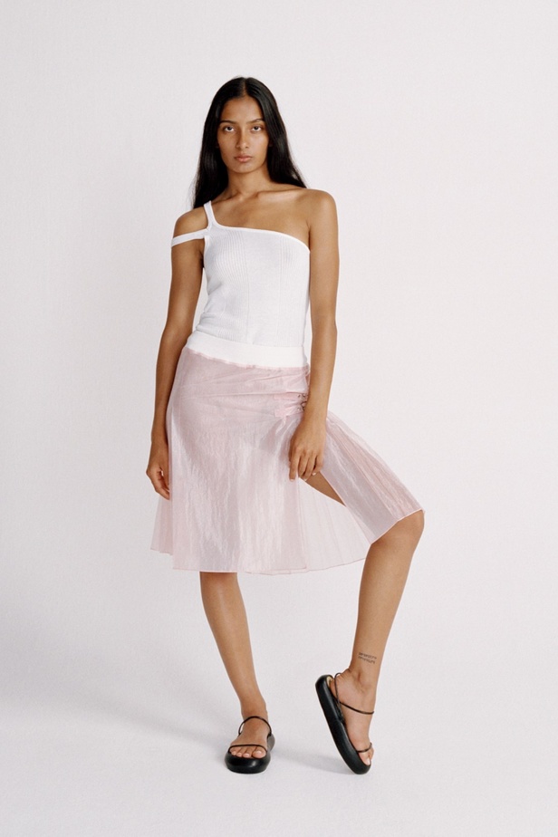 مجموعة Noon By Noor لربيع 2023 إطلالات بسيطة لكن غنية بالتفاصيل غير المتوقعة