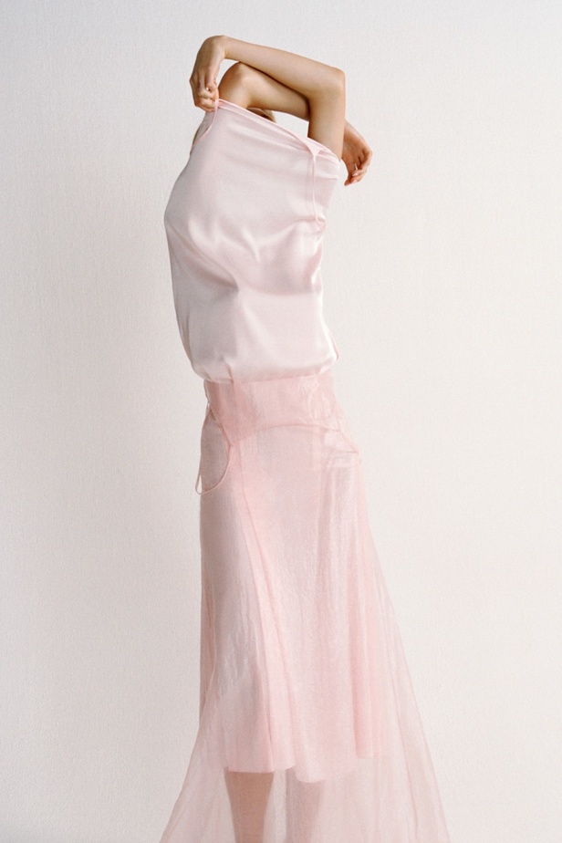 مجموعة Noon By Noor لربيع 2023 إطلالات بسيطة لكن غنية بالتفاصيل غير المتوقعة