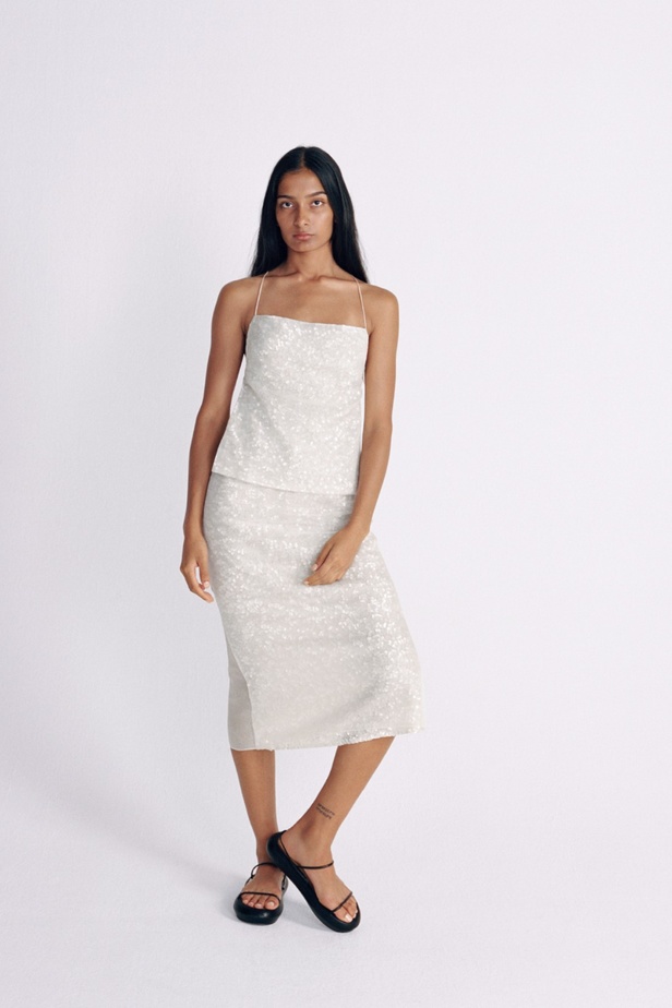 مجموعة Noon By Noor لربيع 2023 إطلالات بسيطة لكن غنية بالتفاصيل غير المتوقعة