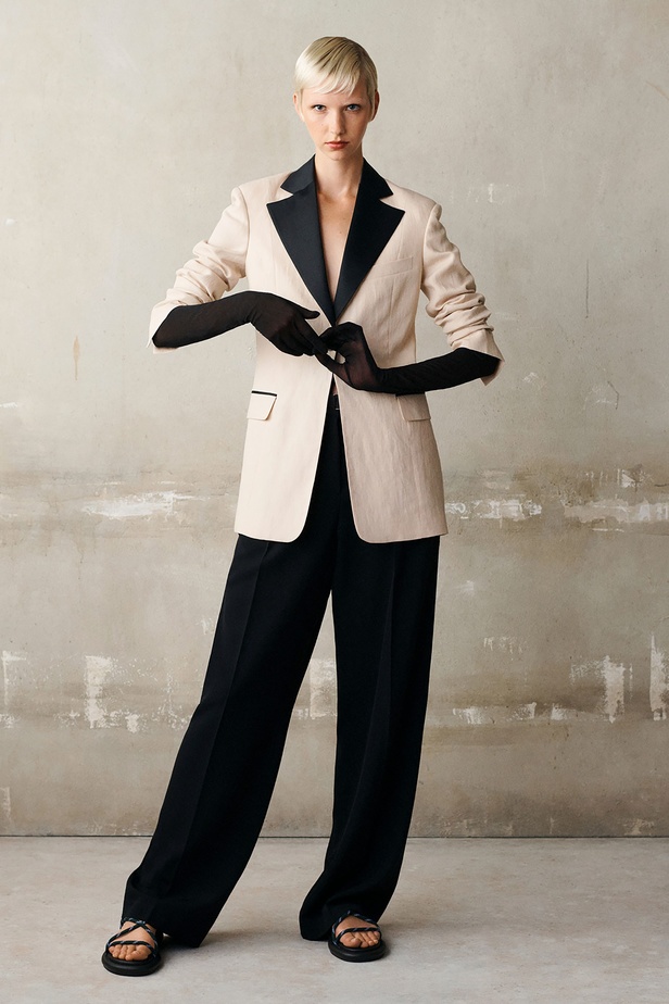 الخطوط المستقيمة أبرز سمات تشكيلة "بول سميث" لربيع وصيف 2023