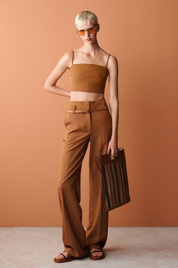 الخطوط المستقيمة أبرز سمات تشكيلة "بول سميث" لربيع وصيف 2023