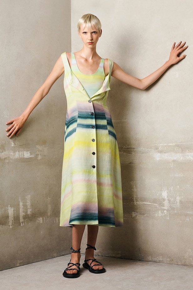 الخطوط المستقيمة أبرز سمات تشكيلة "بول سميث" لربيع وصيف 2023