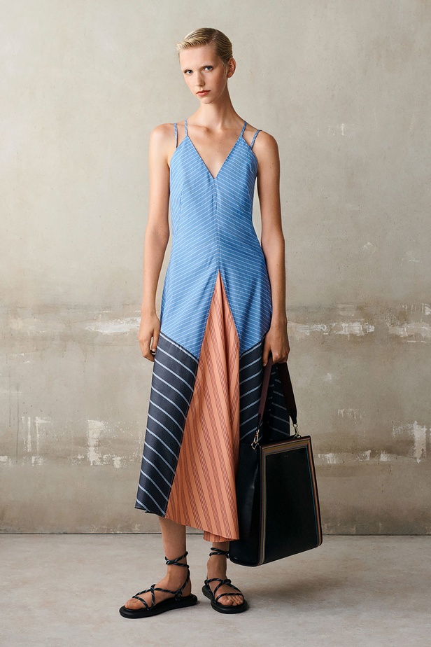 الخطوط المستقيمة أبرز سمات تشكيلة "بول سميث" لربيع وصيف 2023