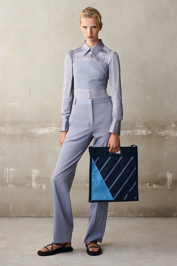 الخطوط المستقيمة أبرز سمات تشكيلة "بول سميث" لربيع وصيف 2023