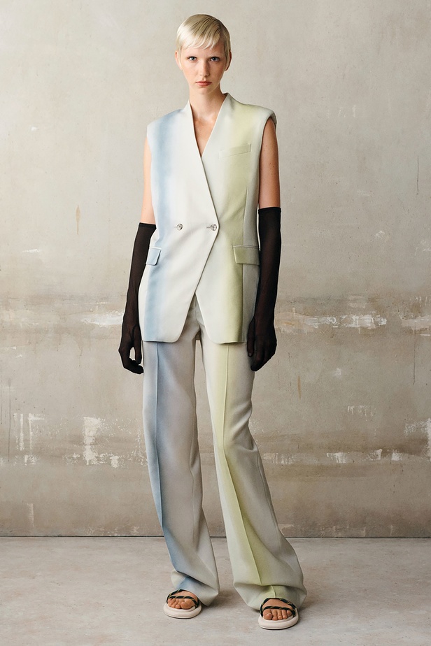 الخطوط المستقيمة أبرز سمات تشكيلة "بول سميث" لربيع وصيف 2023