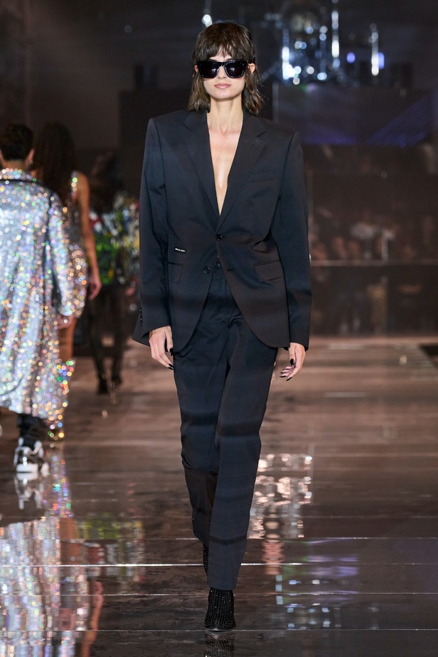 مجموعة Philipp Plein لربيع وصيف 2023 بروح موسيقى الروك