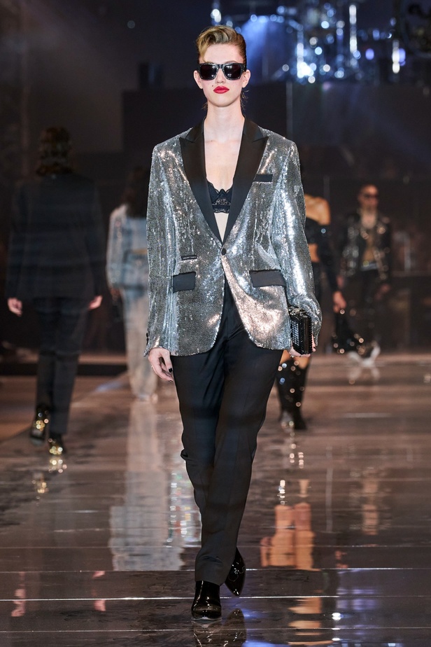 مجموعة Philipp Plein لربيع وصيف 2023 بروح موسيقى الروك