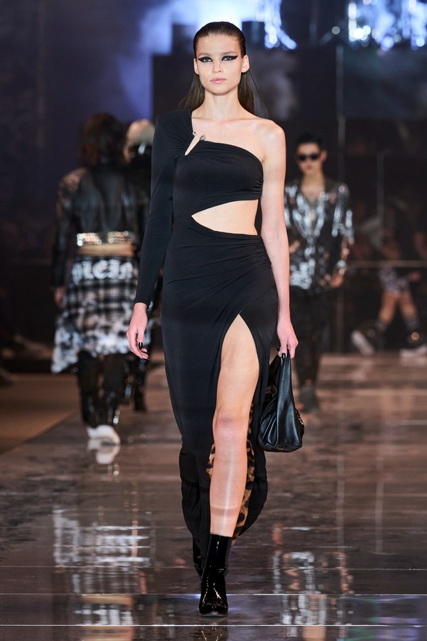 مجموعة Philipp Plein لربيع وصيف 2023 بروح موسيقى الروك