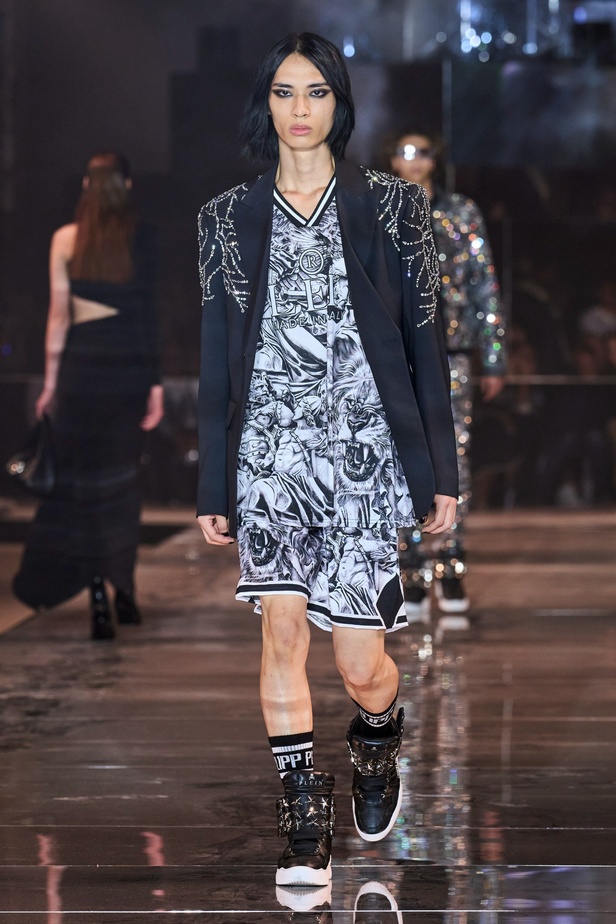 مجموعة Philipp Plein لربيع وصيف 2023 بروح موسيقى الروك