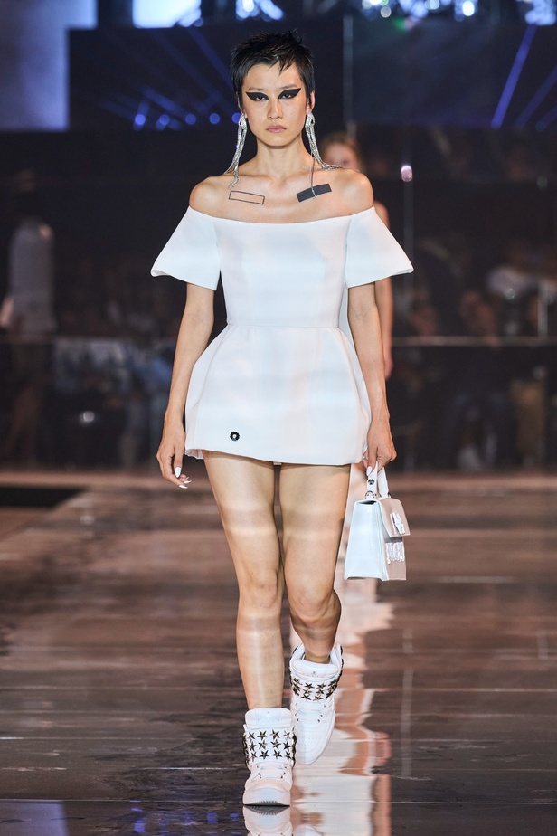 مجموعة Philipp Plein لربيع وصيف 2023 بروح موسيقى الروك