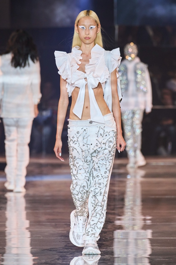 مجموعة Philipp Plein لربيع وصيف 2023 بروح موسيقى الروك