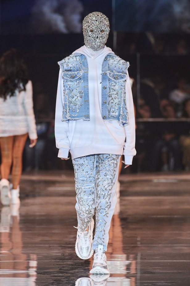 مجموعة Philipp Plein لربيع وصيف 2023 بروح موسيقى الروك