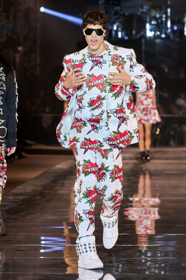 مجموعة Philipp Plein لربيع وصيف 2023 بروح موسيقى الروك