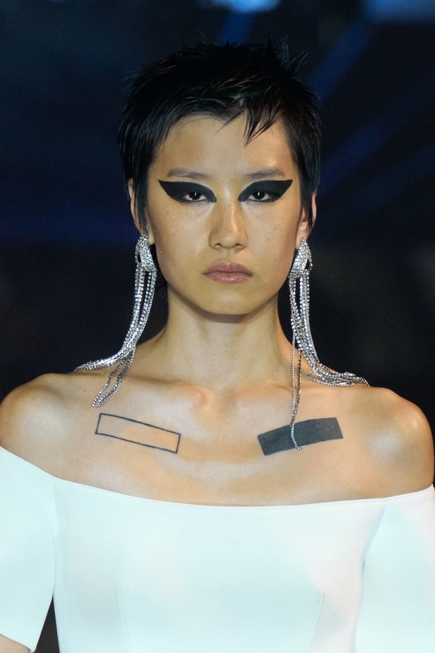 مجموعة Philipp Plein لربيع وصيف 2023 بروح موسيقى الروك