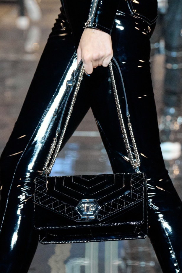 مجموعة Philipp Plein لربيع وصيف 2023 بروح موسيقى الروك