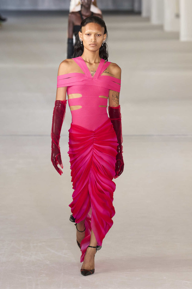 مجموعة Prabal Gurung لربيع وصيف 2022.. ألوان قوية وتفاصيل هندسية