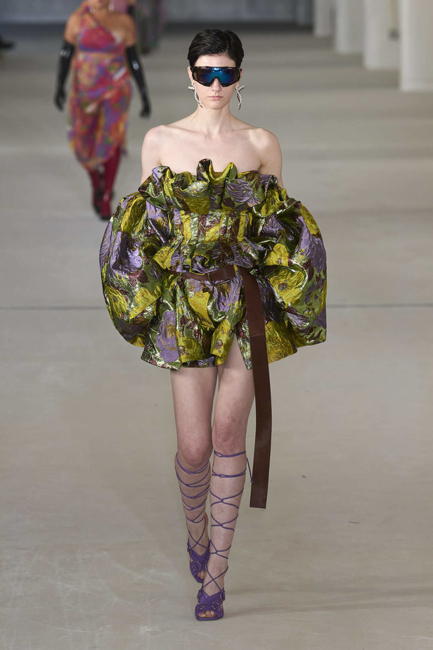 مجموعة Prabal Gurung لربيع وصيف 2022.. ألوان قوية وتفاصيل هندسية