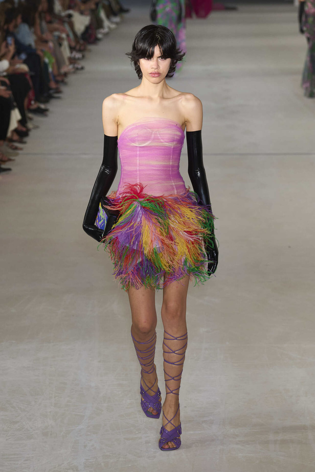 مجموعة Prabal Gurung لربيع وصيف 2022.. ألوان قوية وتفاصيل هندسية