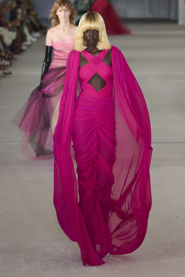 مجموعة Prabal Gurung لربيع وصيف 2022.. ألوان قوية وتفاصيل هندسية