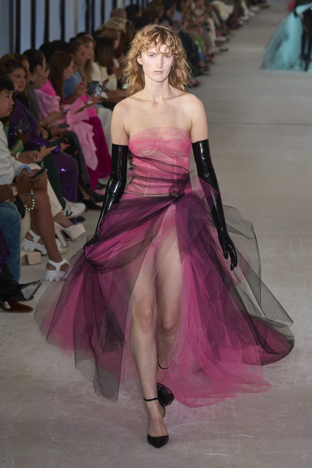 مجموعة Prabal Gurung لربيع وصيف 2022.. ألوان قوية وتفاصيل هندسية