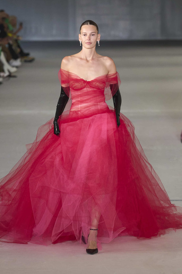 مجموعة Prabal Gurung لربيع وصيف 2022.. ألوان قوية وتفاصيل هندسية