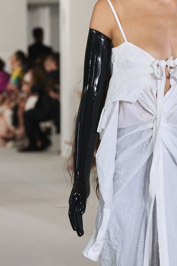 مجموعة Prabal Gurung لربيع وصيف 2022.. ألوان قوية وتفاصيل هندسية