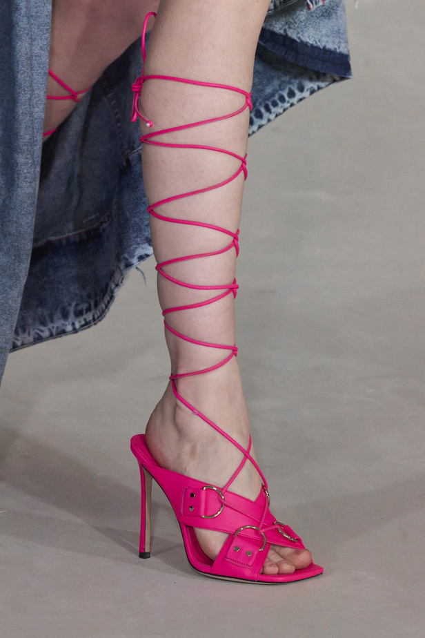 مجموعة Prabal Gurung لربيع وصيف 2022.. ألوان قوية وتفاصيل هندسية