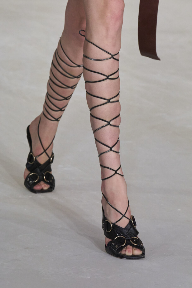 مجموعة Prabal Gurung لربيع وصيف 2022.. ألوان قوية وتفاصيل هندسية