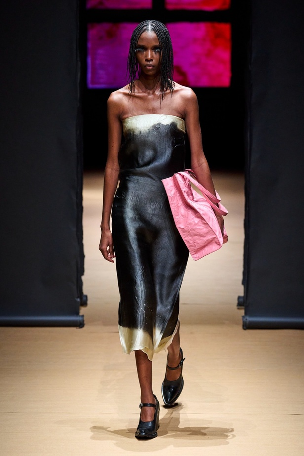 مجموعة Prada لربيع وصيف 2023: اللمسة الإبداعية المناسبة لموسم الربيع المقبل