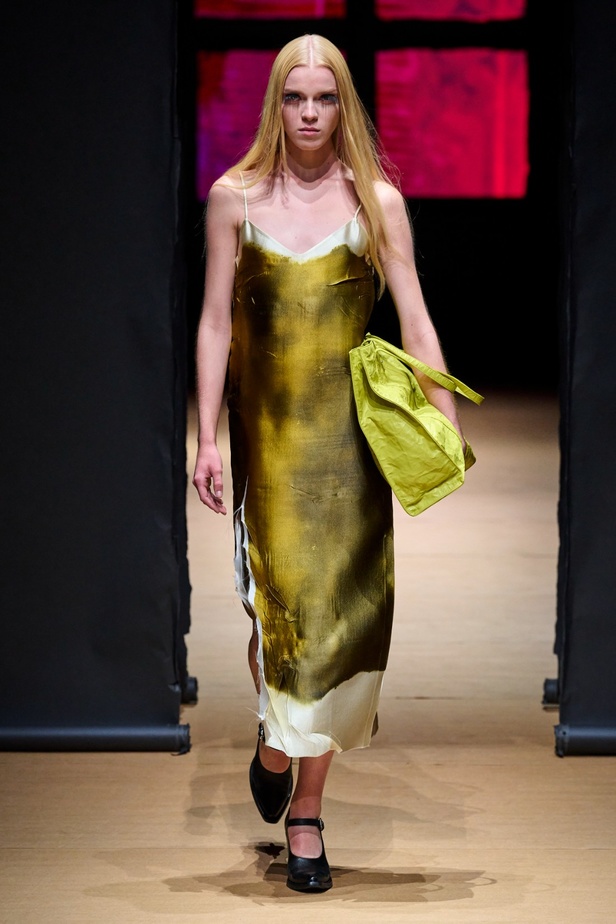 مجموعة Prada لربيع وصيف 2023: اللمسة الإبداعية المناسبة لموسم الربيع المقبل