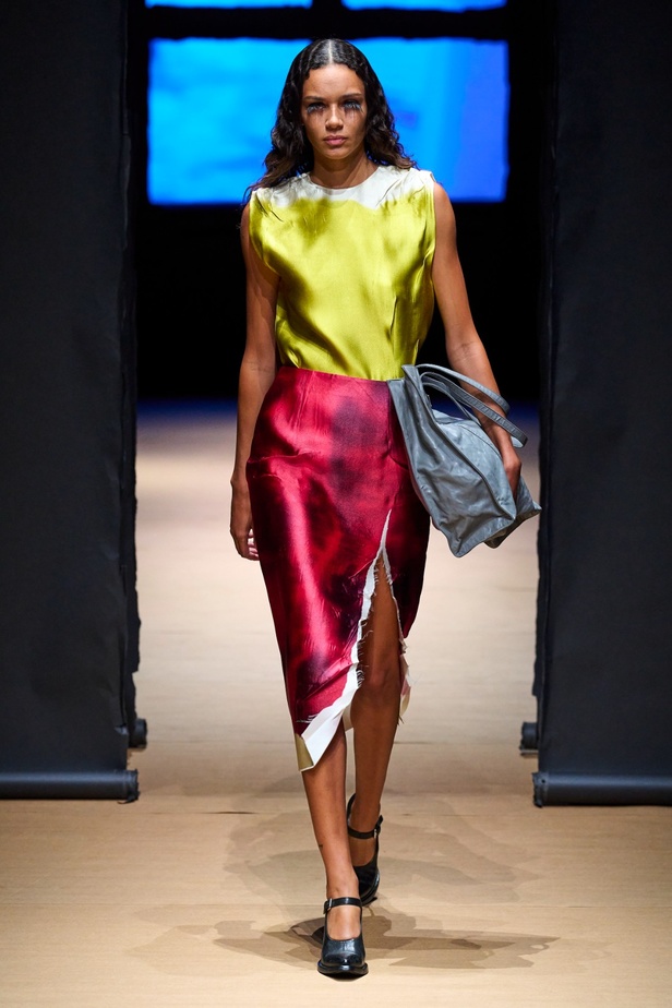 مجموعة Prada لربيع وصيف 2023: اللمسة الإبداعية المناسبة لموسم الربيع المقبل