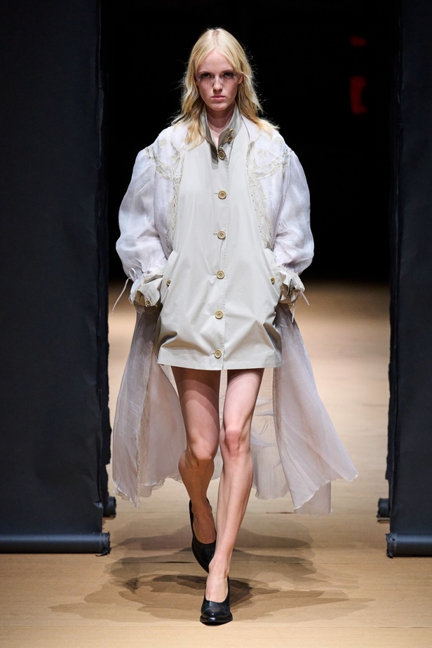 مجموعة Prada لربيع وصيف 2023: اللمسة الإبداعية المناسبة لموسم الربيع المقبل