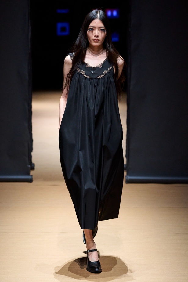 مجموعة Prada لربيع وصيف 2023: اللمسة الإبداعية المناسبة لموسم الربيع المقبل